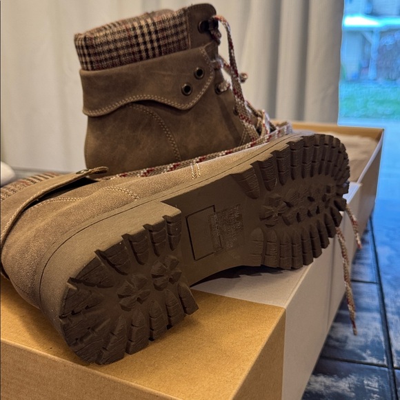 Maurices Callie Plaid Collar Hiker Boot – Taupe – Size 7.5 – NIB - Picture 5 of 5